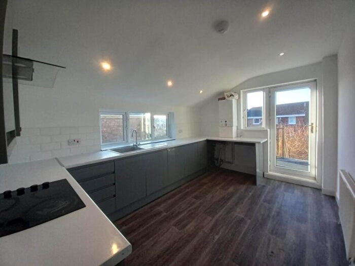 1 Bedroom Flat To Rent In Park Street, Grimsby, DN32