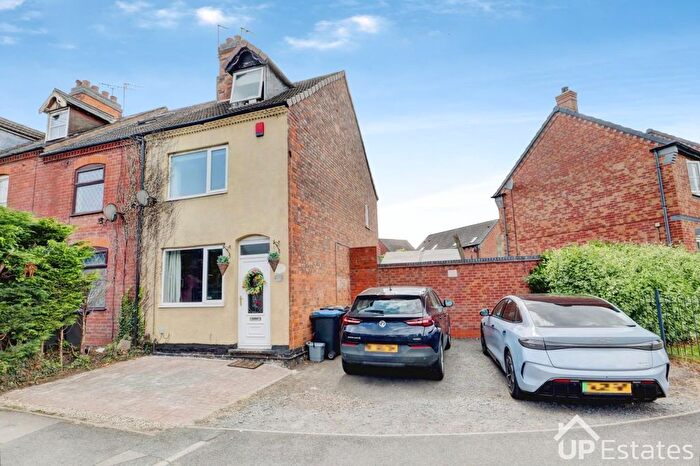 3 Bedroom End Of Terrace House For Sale In Rugby Road, Burbage, Leicestershire, LE10