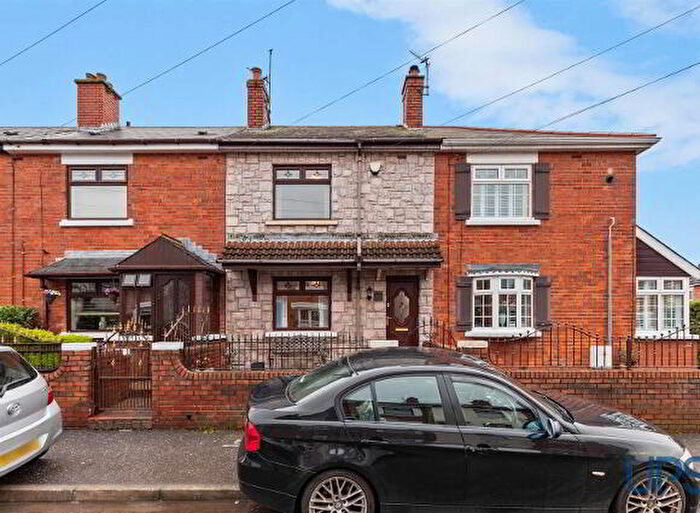 3 Bedroom TownHouse For Sale In Whiterock Drive, Belfast, BT12
