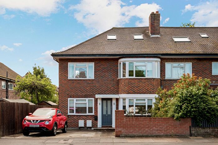 2 Bedroom Flat For Sale In Toynbee Road, London, SW20