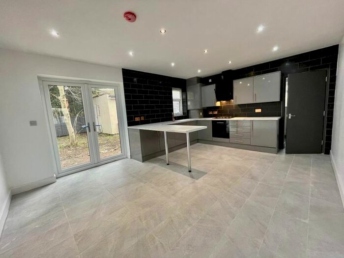 3 Bedroom Property To Rent In Green Street, Bury, Greater Manchester, BL8