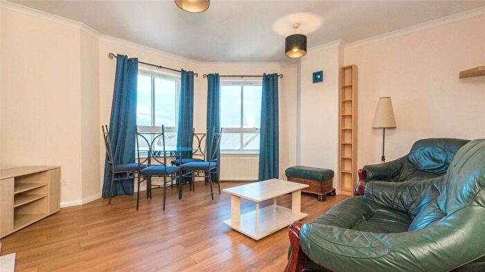 2 Bedroom Flat To Rent In McDonald Road, Edinburgh, EH7