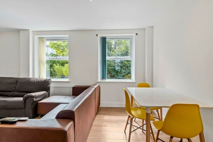 7 Bedroom Apartment To Rent In Houndiscome Road, Plymouth, Devon, PL4