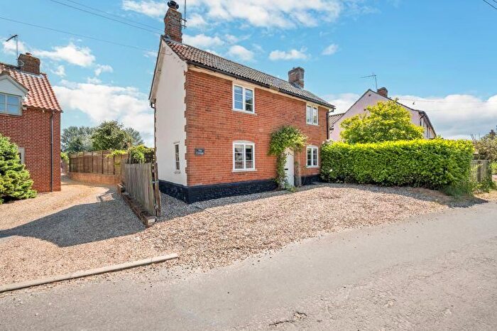 2 Bedroom Cottage To Rent In Church Road, Honington, IP31