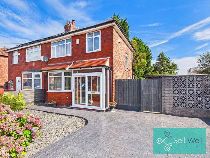 3 Bedroom Semi Detached House For Sale In Dearden Avenue, Walkden, Manchester, M38
