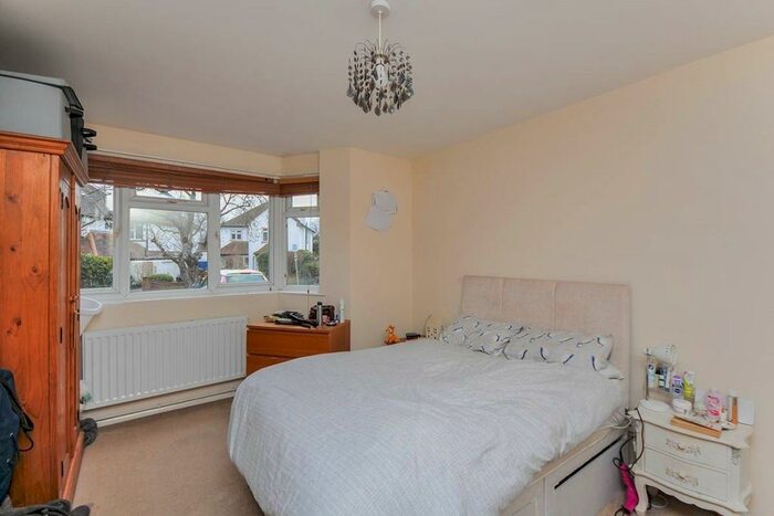 2 Bedroom Flat To Rent In The Drive, Orpington, BR6