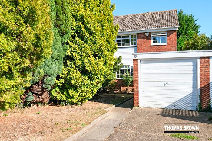 3 Bedroom Semi-Detached House For Sale In Loxwood Close, Orpington, BR5