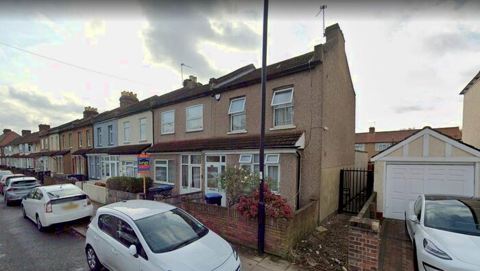 3 Bedroom End Of Terrace House To Rent In Carterhatch Road, Enfield EN3