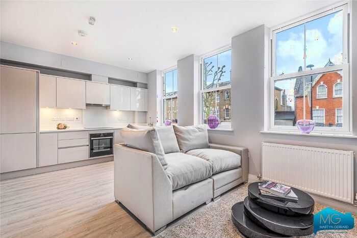 2 Bedroom Flat To Rent In High Road, North Finchley, London, N12