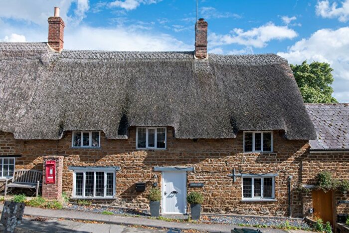 3 Bedroom Cottage For Sale In The Green, Swalcliffe, OX15