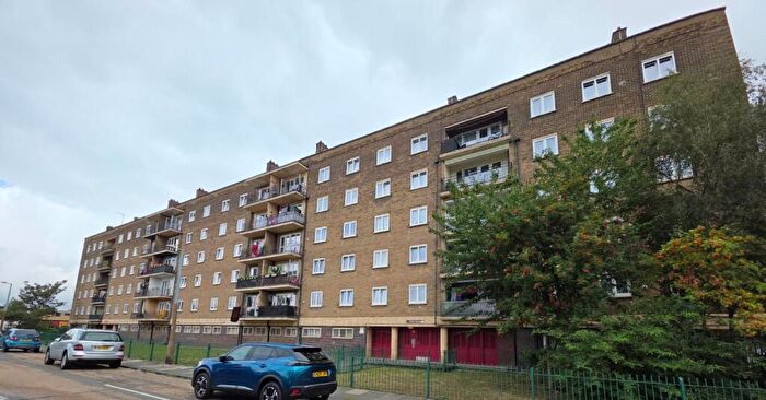 3 Bedroom Flat For Sale In Perth House, Canberra Square, Tilbury, Essex, RM18