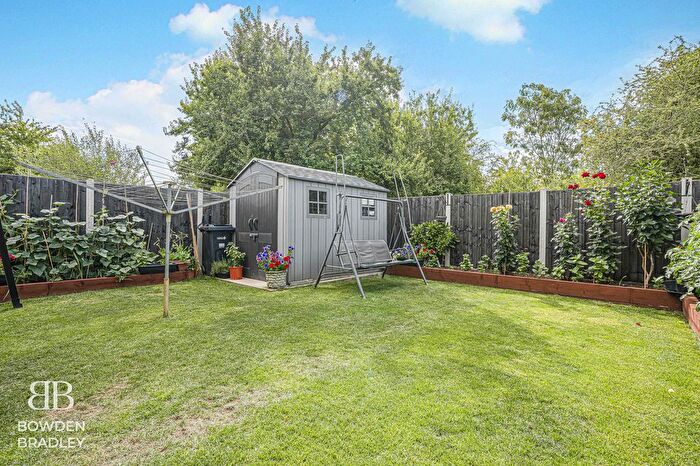 3 Bedroom Property For Sale In Walden Way, Hainault, IG6