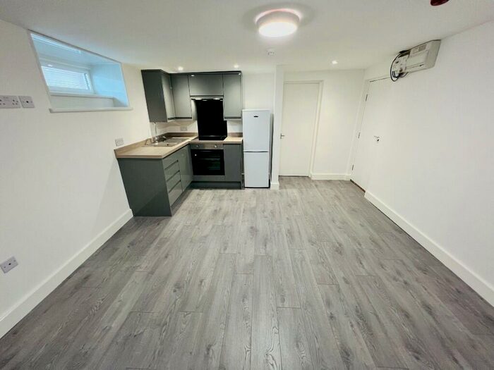 1 Bedroom Flat To Rent In Gloucester Road, Urmston, Manchester, M41