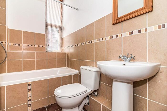 2 Bedroom Apartment To Rent In Seymour Grove, Manchester, M16