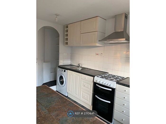 2 Bedroom Flat To Rent In Seaview Crescent, Edinburgh, EH15