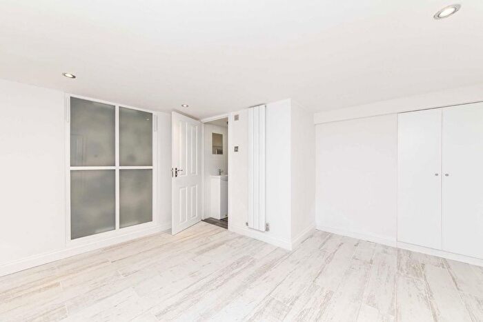 2 Bedroom Flat To Rent In Broadway Market, London, E8