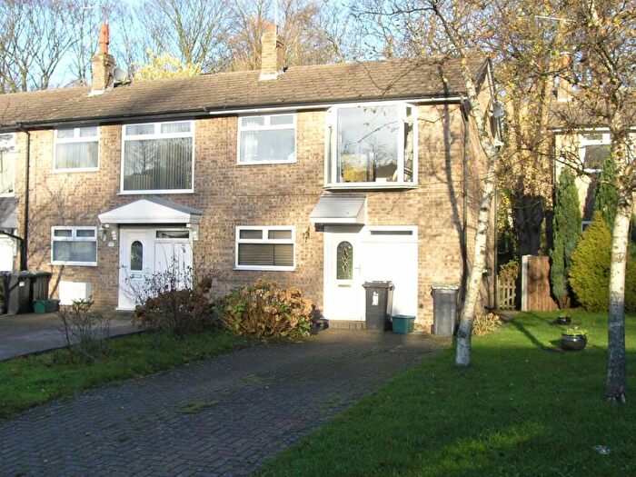 3 Bedroom Semi-Detached House To Rent In Turnlee Close, Glossop, Derbyshire, SK13