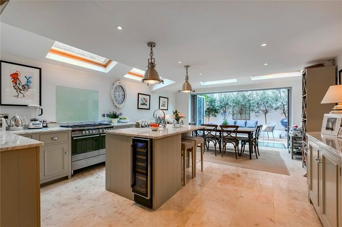 3 Bedroom Flat To Rent In St. Dionis Road, London SW6