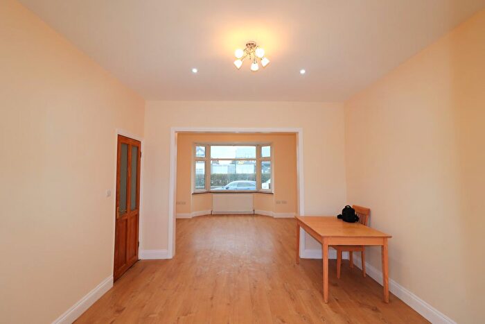 3 Bedroom Terraced House To Rent In Eastern Avenue, Ilford, IG2