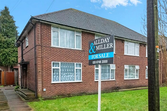 2 Bedroom Maisonette For Sale In Stickleton Close, Greenford, UB6