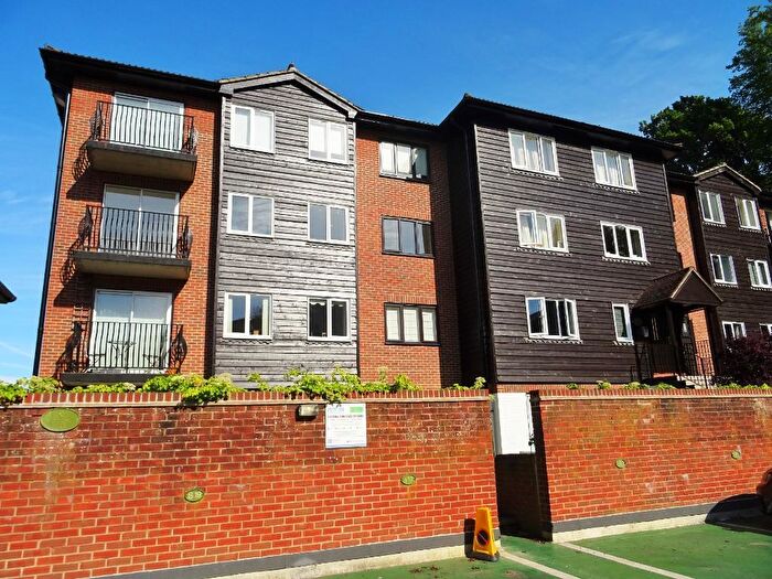 1 Bedroom Flat To Rent In Great Heathmead, Haywards Heath, RH16