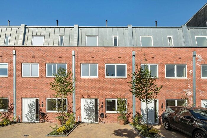 3 Bedroom Property For Sale In Warwick Road, Ealing, W5