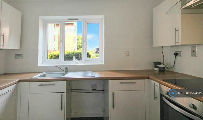 6 Bedroom Terraced House To Rent In Frettons, Basildon, SS14