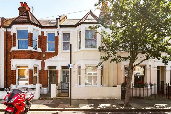 3 Bedroom Flat For Sale In Mablethorpe Road, Bishops Park, SW6