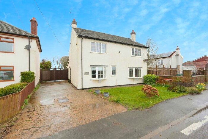 4 Bedroom Detached House For Sale In Sutton Road, Huttoft, Alford, LN13