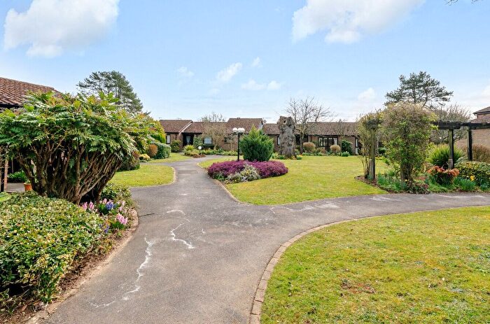 2 Bedroom Flat To Rent In Roding Close, Elmbridge Village, Cranleigh, GU6