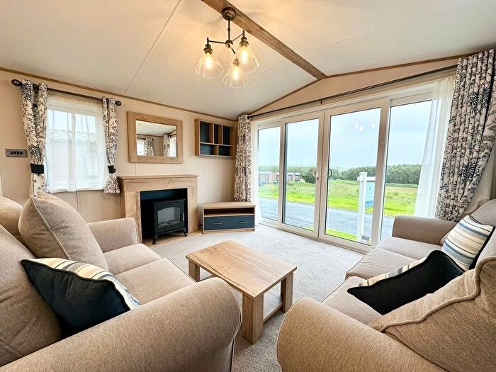 2 Bedroom Mobile/park Home For Sale In Ilfracombe, EX34
