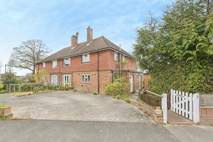 2 Bedroom Flat For Sale In Greggs Wood Road, Tunbridge Wells, Kent, TN2