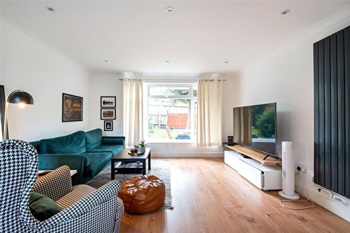 2 Bedroom Flat To Rent In Madeira Road, London, SW16