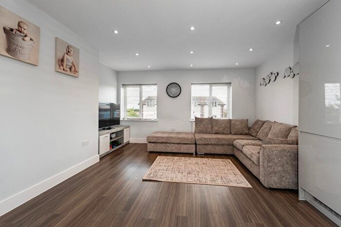 2 Bedroom Apartment For Sale In Chailey Close, Sidcup, DA15