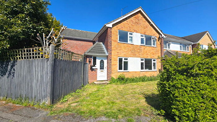 4 Bedroom End Of Terrace House For Sale In Mayfair Drive, Newbury, RG14