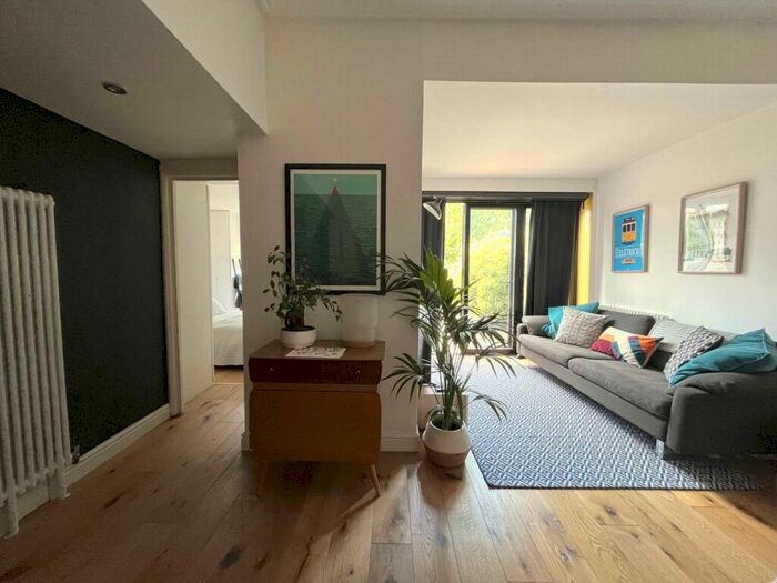 2 Bedroom Flat To Rent In Spencer Avenue, Palmers Green, N13