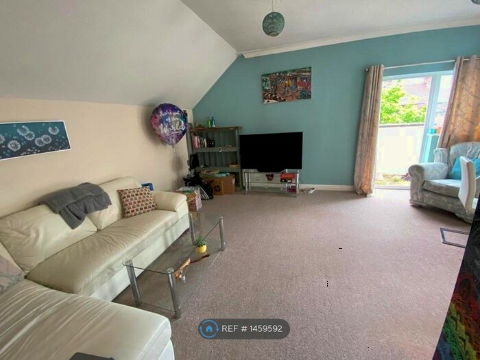 2 Bedroom Flat To Rent In Stephen Street, Taunton, TA1