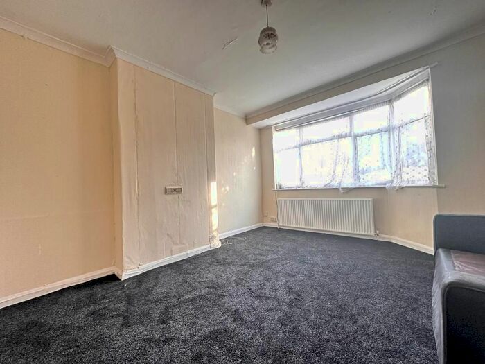 2 Bedroom Maisonette To Rent In Balfour Road, Southall, UB2