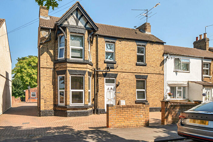5 Bedroom Detached House For Sale In Elm Street, Peterborough, PE2