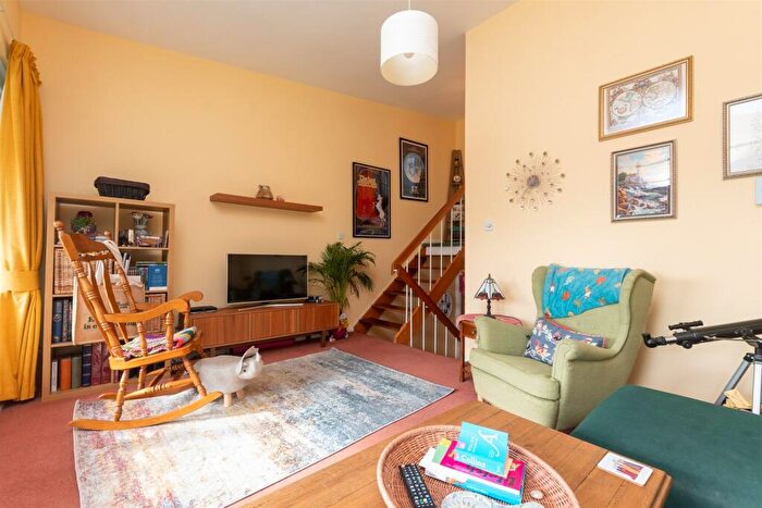 3 Bedroom Terraced House For Sale In Westhill Close, Gravesend, Kent, DA12