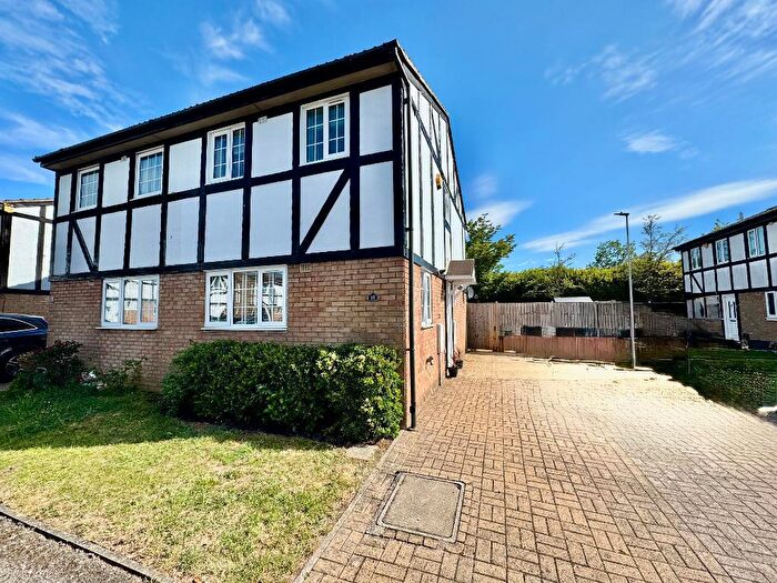 3 Bedroom Semi-Detached House For Sale In Beanley Close, Wigmore, Luton, Bedfordshire, LU2