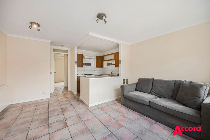 1 Bedroom Maisonette To Rent In Columbine Way, Romford, RM3