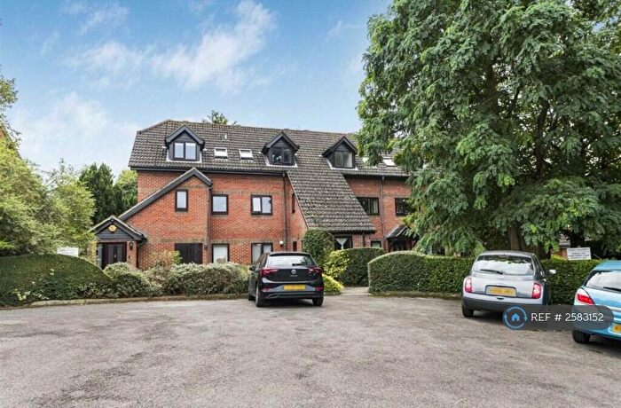 2 Bedroom Flat To Rent In Hambleberry Court, Tilehurst, Reading, RG31