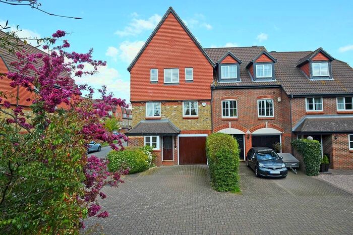 4 Bedroom Town House To Rent In Virginia Place, Cobham, KT11