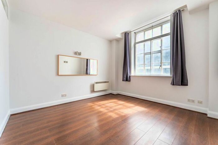 2 Bedroom Flat To Rent In Belvedere Road, Waterloo, London, SE1