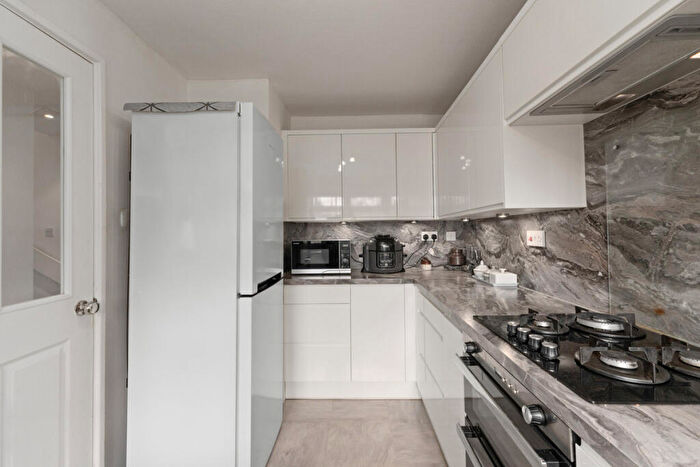 3 Bedroom Terraced House For Sale In Cleekim Drive, Edinburgh, EH15