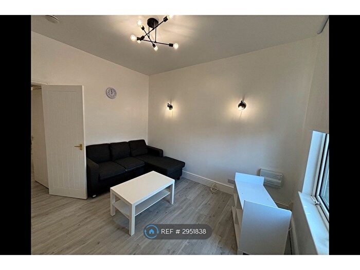 3 Bedroom End Of Terrace House To Rent In Middle St, Nottingham, NG9