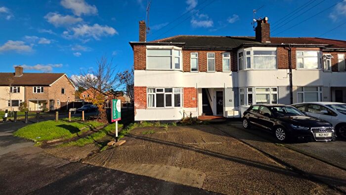 2 Bedroom Flat For Sale In Upper Brentwood Road, Gidea Park, RM2