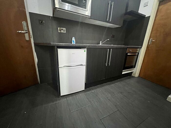 2 Bedroom Flat To Rent In Brays Lane, Coventry, CV2