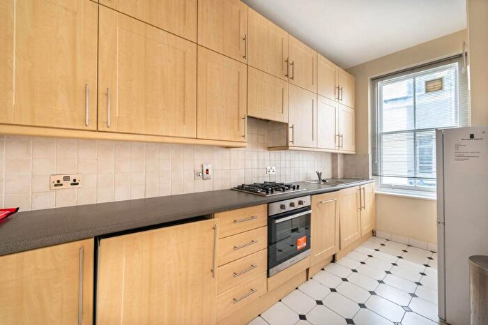 2 Bedroom Flat To Rent In Mapesbury Court, , Willesden Green, London, NW2
